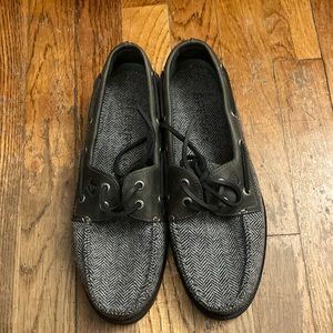 Mens boat shoes.